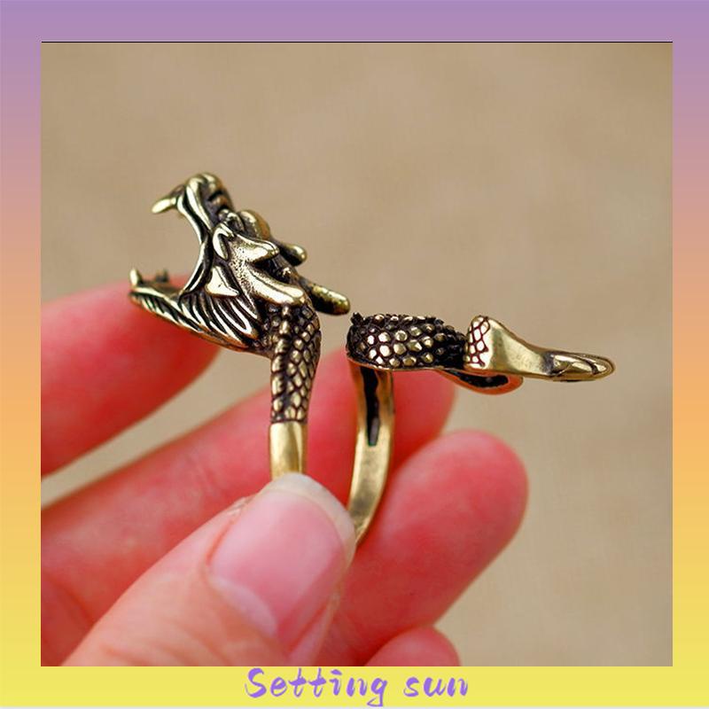 Cincin Naga Pria Keren Emas Creative Retro Style Dragon Design Ring Holder For Gift TN