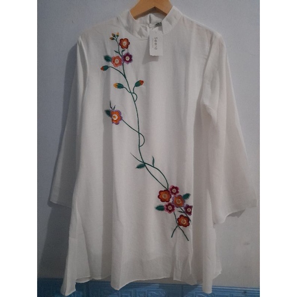 Tunik Putih Bordir