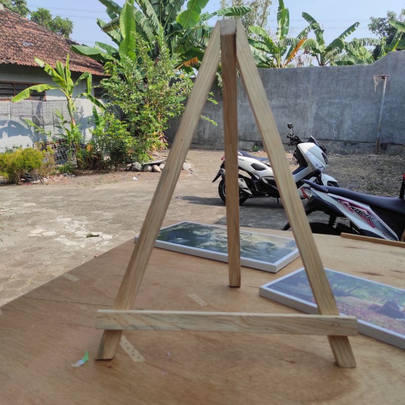 

Easel Penyangga ukuran 40x60 Cm untuk Kanvas lukis/Foto/Lukisan/Poster dll