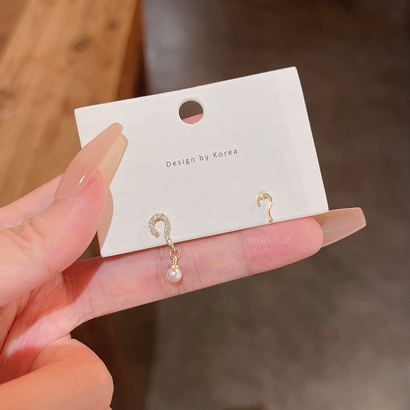 Anting Tusuk Asimetris Model Tanda Tanyaseru Mewah Untuk Wanita