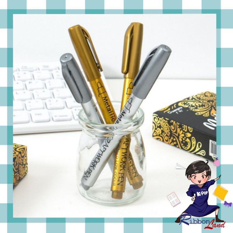 

( 2 pcs ) Spidol Marker Metalik Gold dan Silver Metalik
