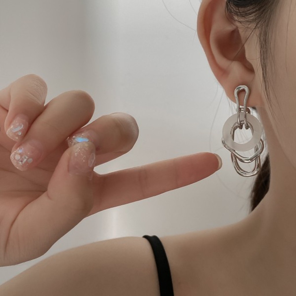 Anting Tusuk Asimetris Simple Gaya Harajuku Untuk Wanita