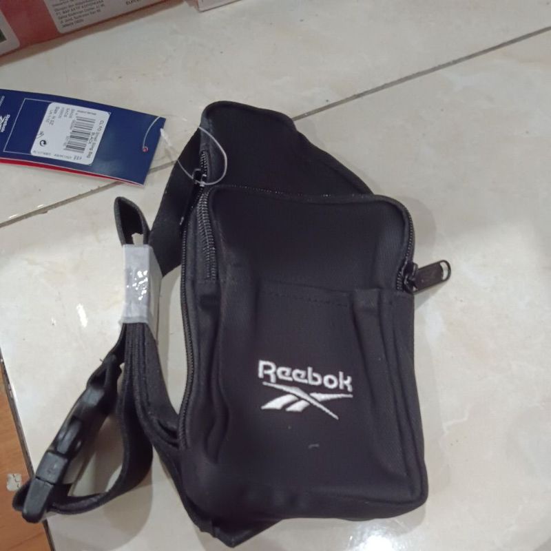 tas Reebok CL FO small sling bag