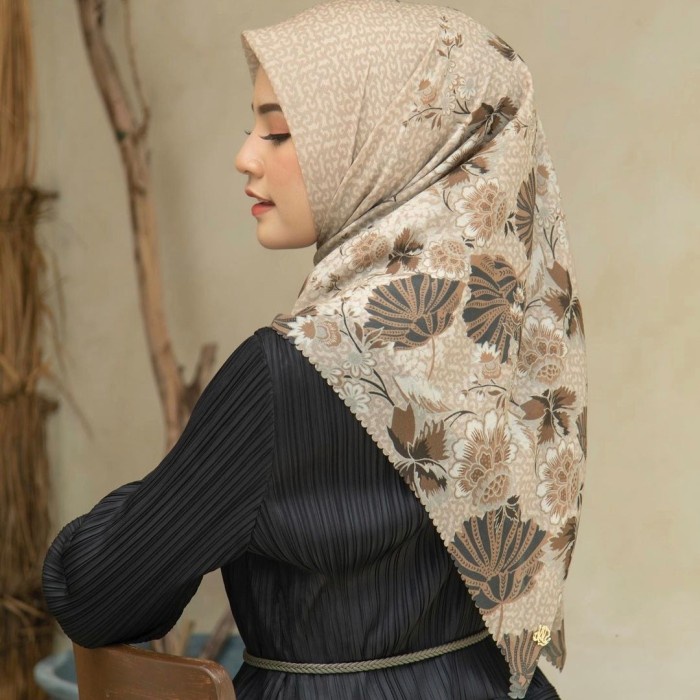 Scarf Helena Scarf Heaven Light Chrysant Orchid Hydrangea Lavender Iris Lily