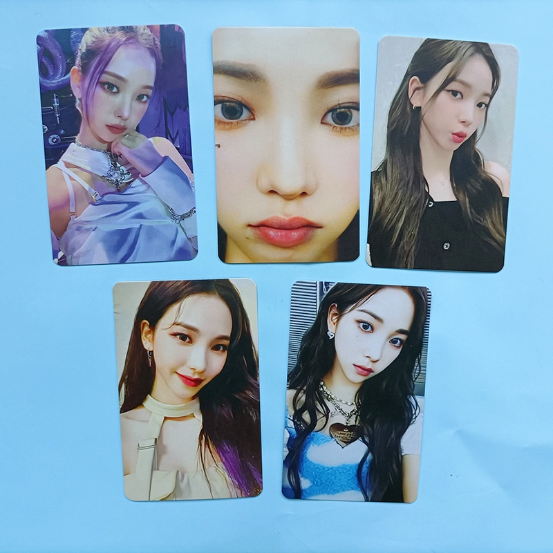 5pcs / set Kartu Pos Koleksi Foto aespa Perempuan Untuk Musim Dingin