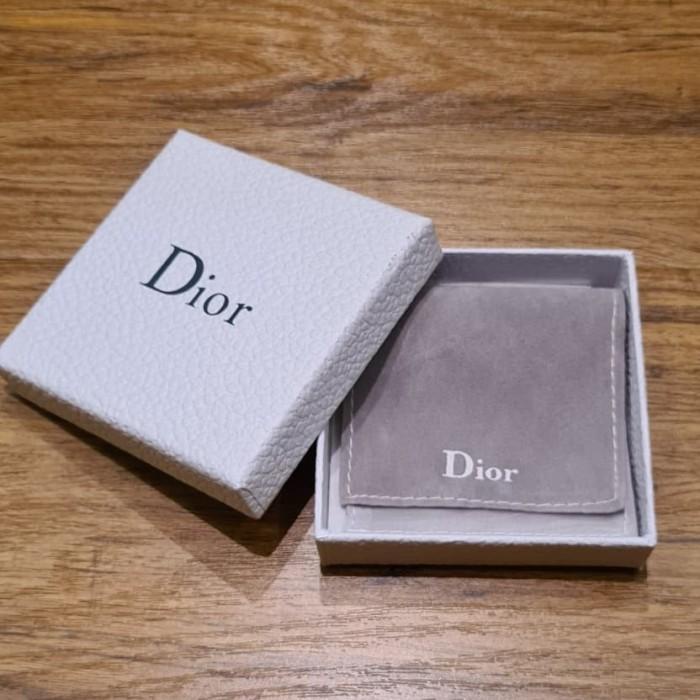 

Box Dior 036