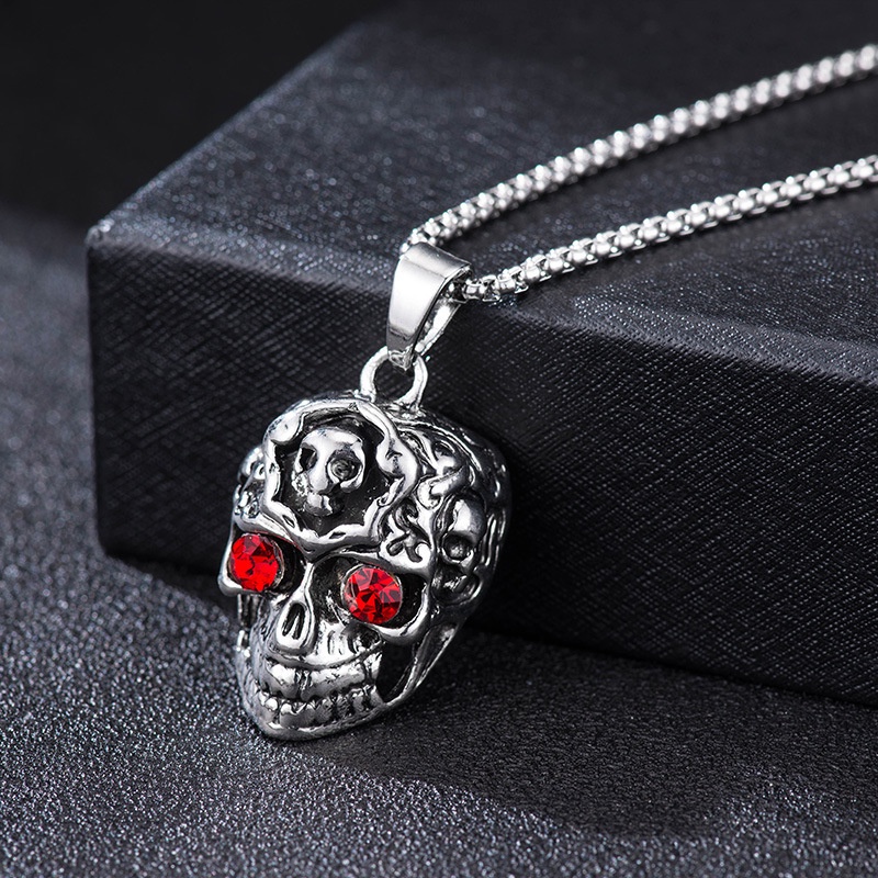 Kalung Rantai Panjang Liontin Tengkorak Mata Merah Bahan titanium steel Gaya hip hop Untuk Pria