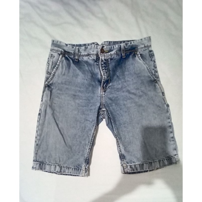 Lois jeans original 1370 preloved. second branded bawahan pria.