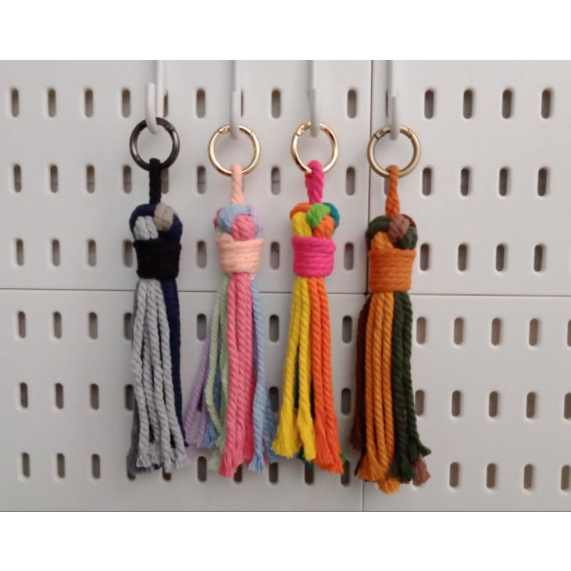 TUSSEL MACRAME/ BAGCHARM MACRAME / KEYCHAIN/ GANTUNGAN TÀS/ GANTUNGAN HIASAN