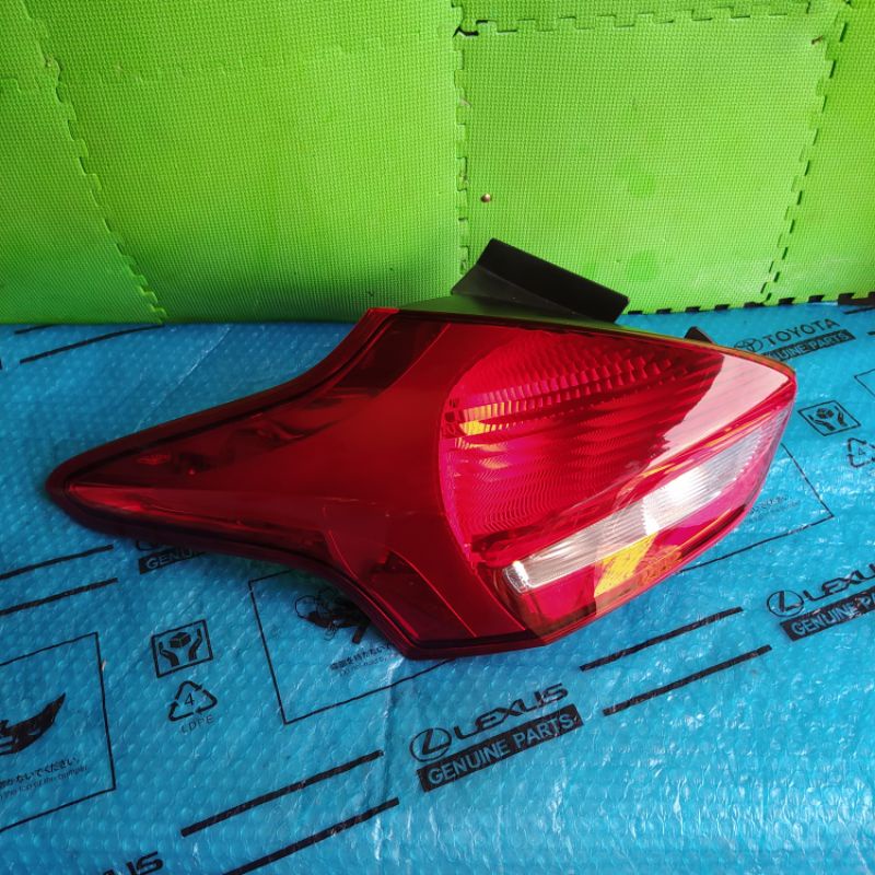 stoplamp lampu belakang ford focus kiri