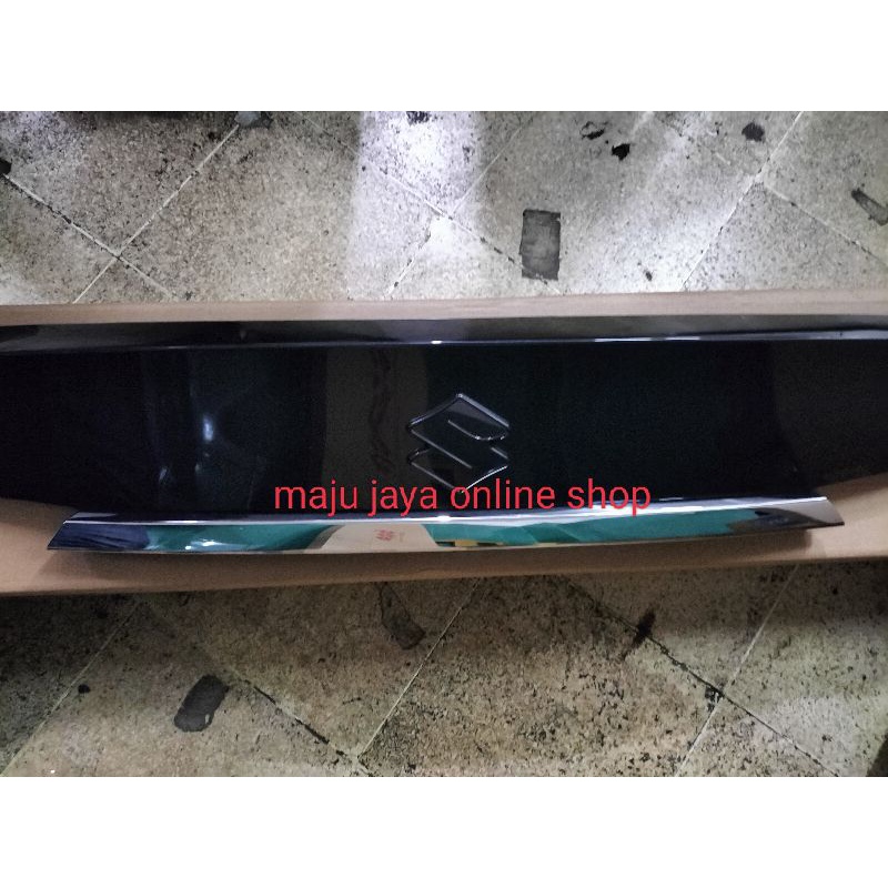 GARNISH PINTU BAGASI ALL NEW ERTIGA . NEW XL7 ASLI( BLACK&amp;CHROME)