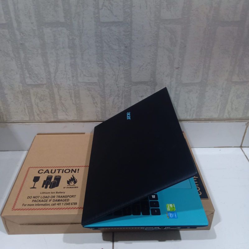 Laptop Acer Aspire E5-473G Core i3-4005U Ram 4GB/SSD 256GB Doblevga Nvdia Geforce 920M 2GB Windows 10 Siap pakai gaming editing desain