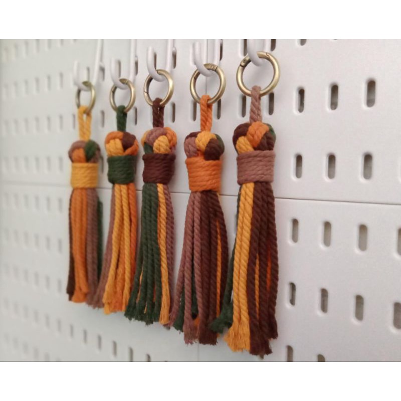 TUSSEL MACRAME/ BAGCHARM MACRAME / KEYCHAIN/ GANTUNGAN TÀS/ GANTUNGAN HIASAN