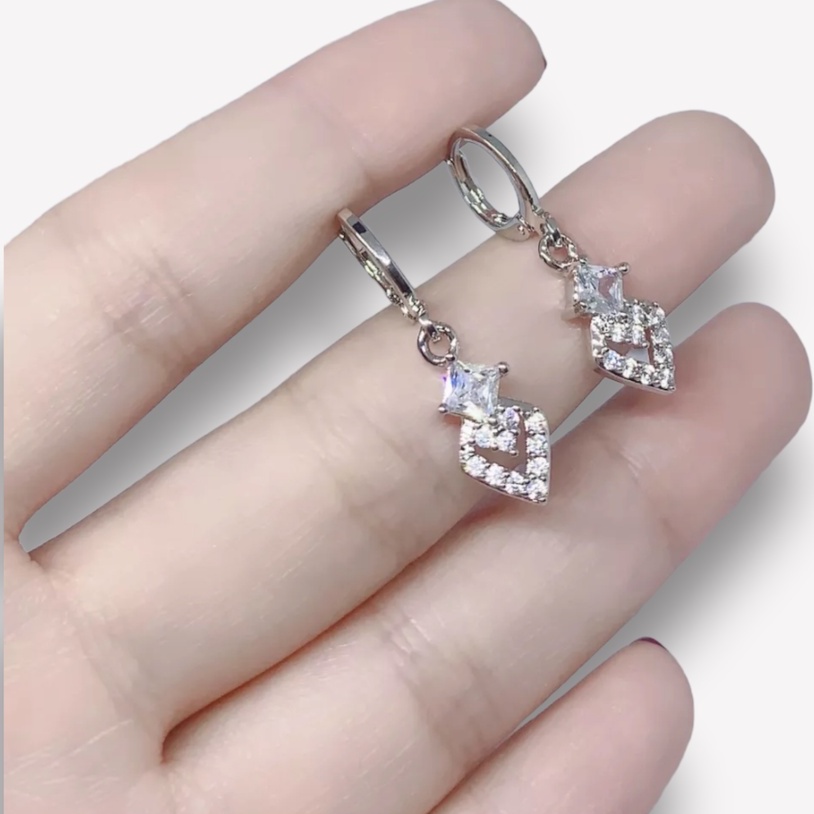 Anting wanita dewasa cantik titanium impor
