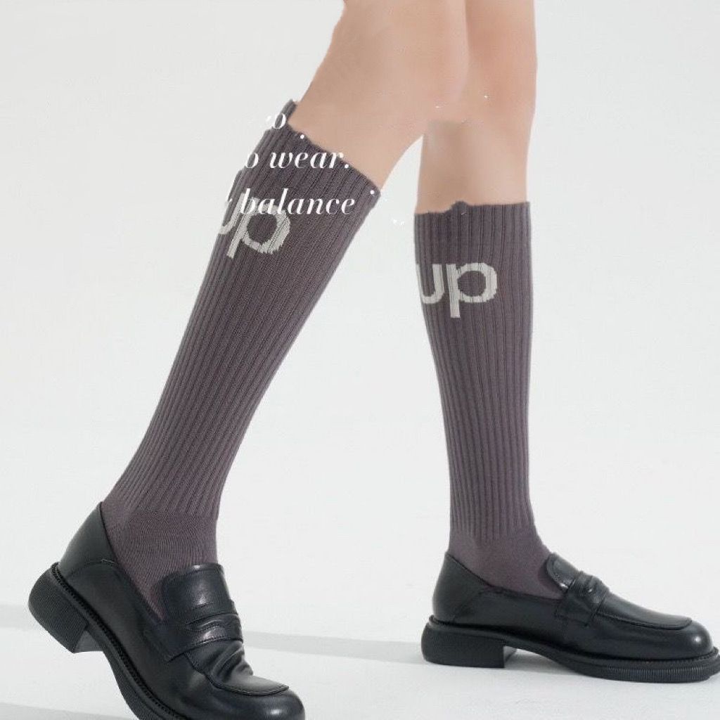 4 pasang &quot;Skinny Legs Solid Color&quot; musim gugur baru katun combed huruf Inggris baru kaus kaki kompre