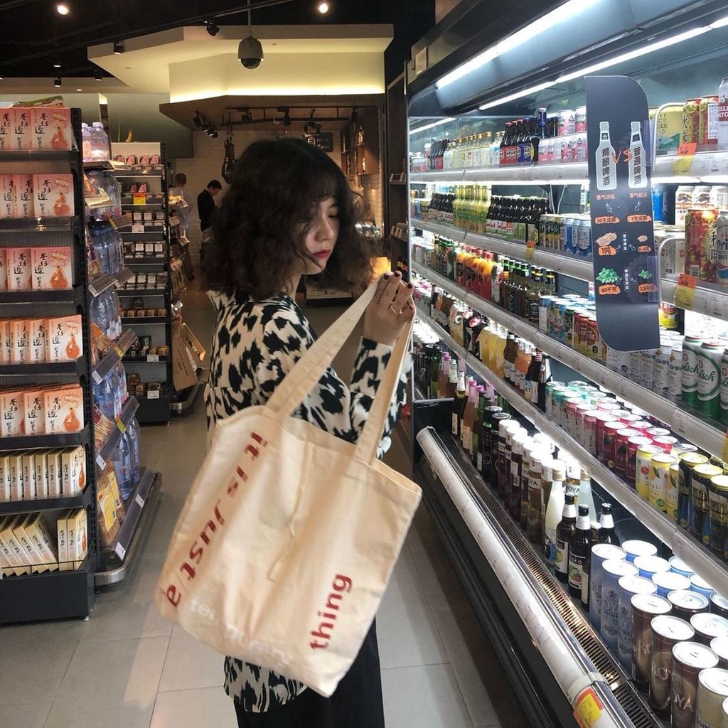 ✕✼▨Sera Musim Semi dan Musim Panas Baru Buatan Sendiri Gaya Korea Kapasitas Besar Tas Bahu Alfabet Tas Kanvas Siswa Wanita Tas Sekolah All-Match Tas Kain