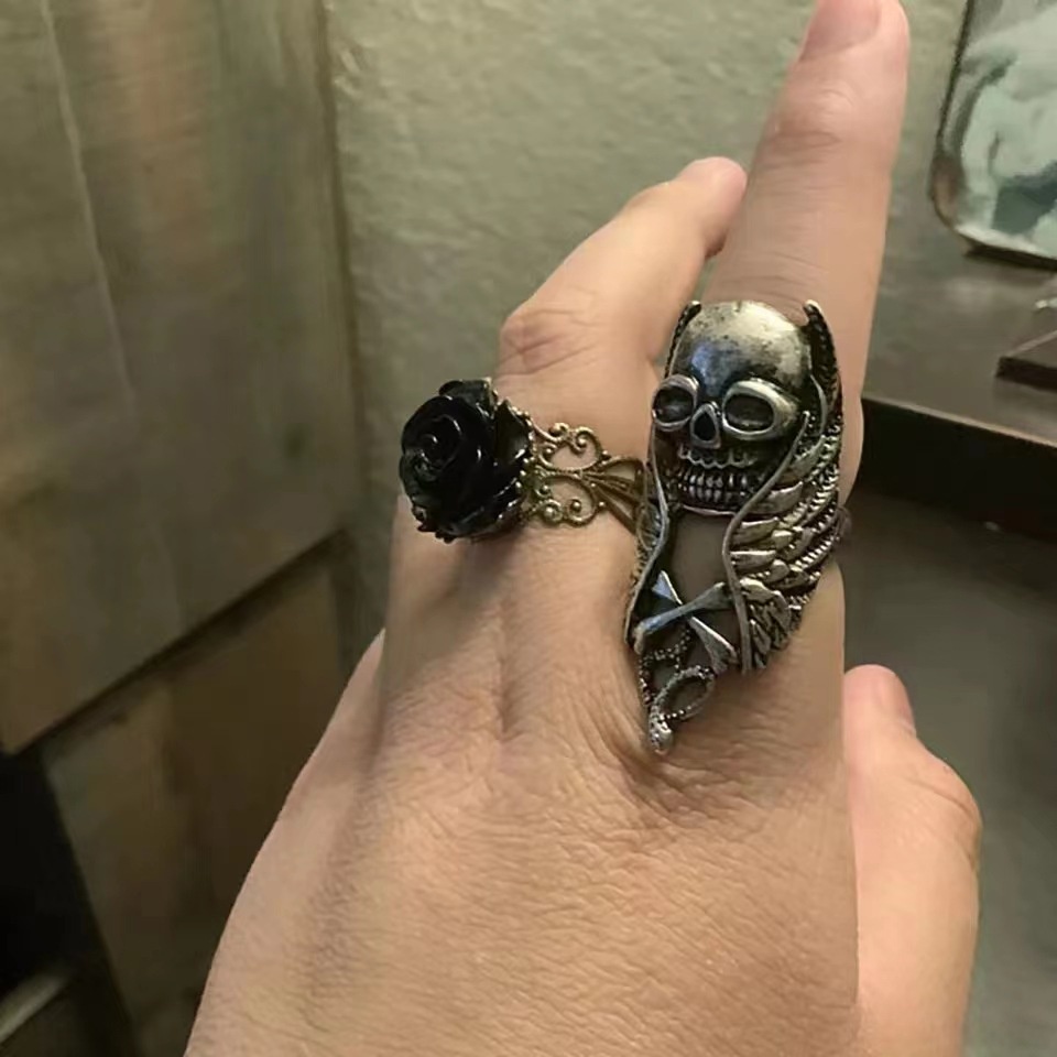Cincin Panjang Desain Tengkorak rock Bahan alloy Gaya vintage punk Eropa Amerika