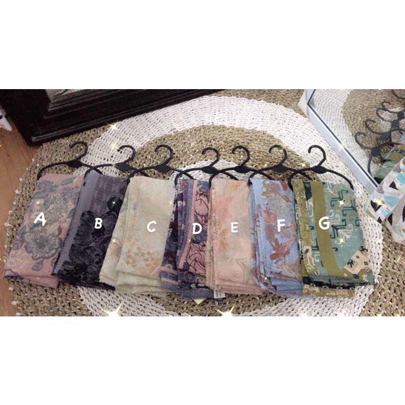 Hijab Voal Motif / jilbab segi empat nyaman di pakai murah meriah bahan voal tegak di dahi tidak letoy bestsaller motif banyak warna soft untuk formal non formal rekomendasi