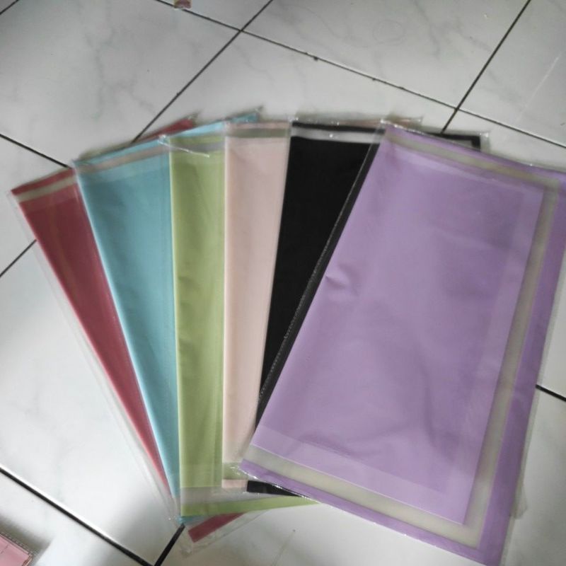 

GROSIR- CELLOPHANE BORDER DOFF/TIDAK MENGKILAP (20 LEMBAR WARNA SAMA)