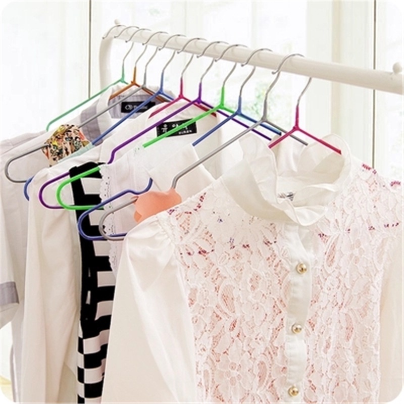 Gantungan baju warna stainless stell coating karet anti slip hanger isi 10