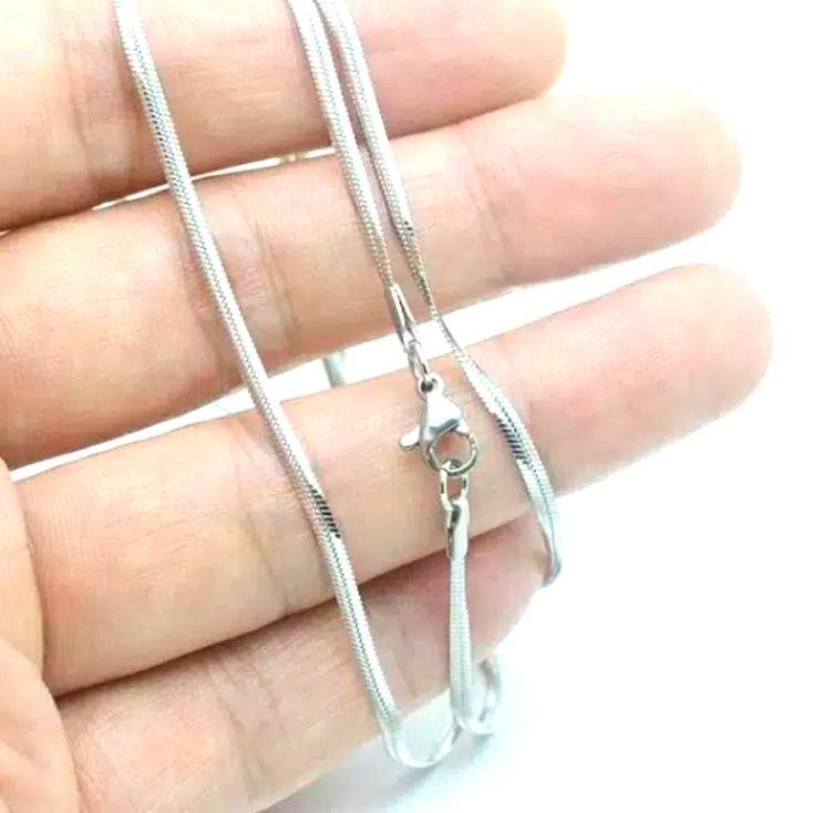 [SMD.18Oc22p] Kalung Titanium Anti Karat Keren Pipih Panjang Silver Putih Emas Polos