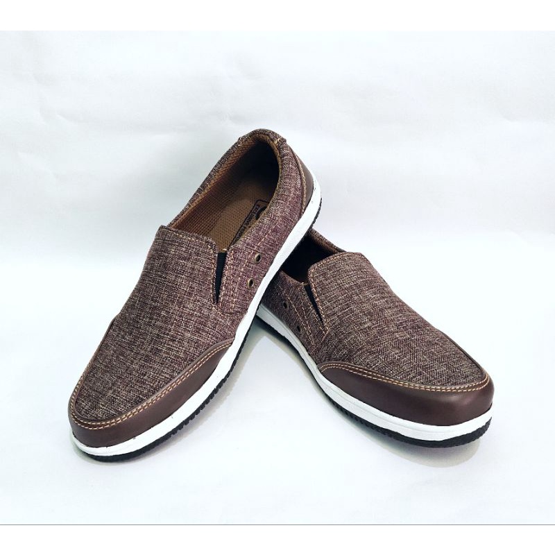 Sepatu Casual Pria / Sepatu Slip On / Sepatu Pria Kekinian