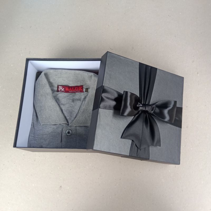

Kotak Kado Gift Box Elegan Hard Box Kotak Hampers Ukuran 20x20x10cm.