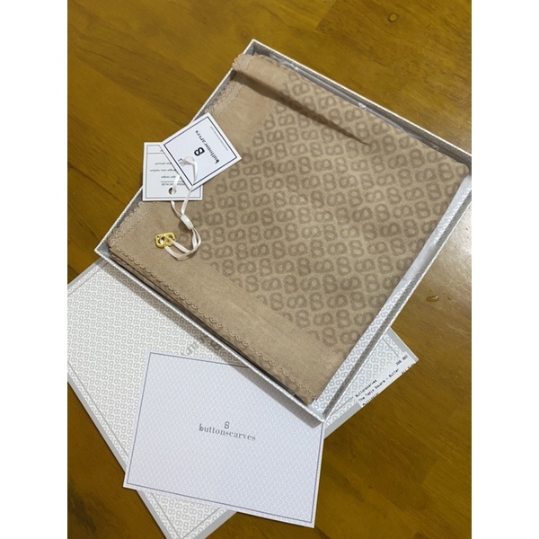 Tapis Square butter Buttonscarves