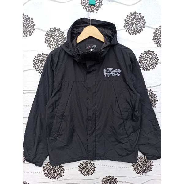 jaket hitam landas