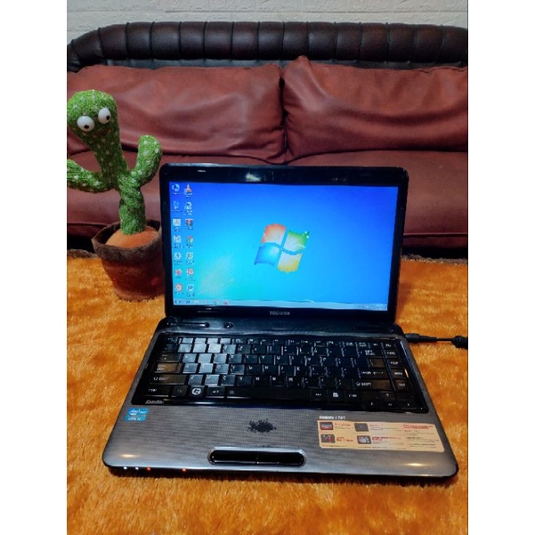 Laptop Toshiba L745 core i3 ram 8 GB HDD 500 GB windows 7 ultimate