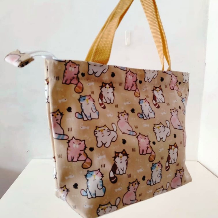 HANDBAG KANVAS TAS KANVAS KECIL MOTIF KUCING KREM. Riens Collections