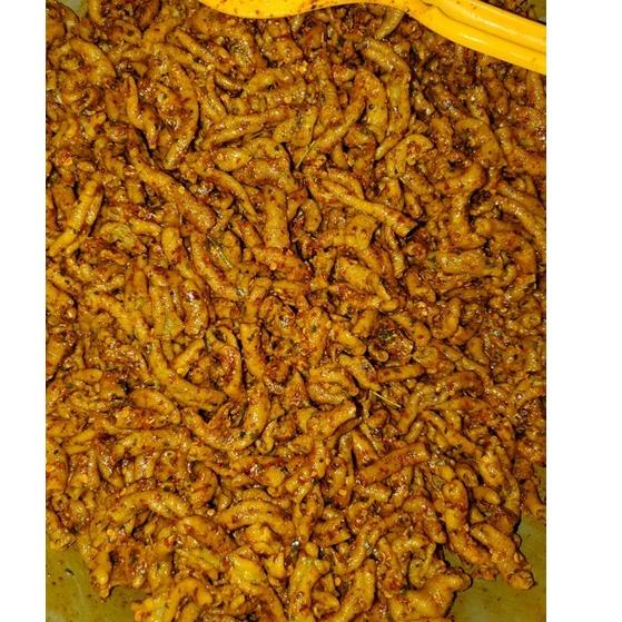 

Kirim Langsung.. 1kg - USUS CRISPY PEDAS DAUN JERUK - USUS KRISPI - KERIPIK USUS YLF