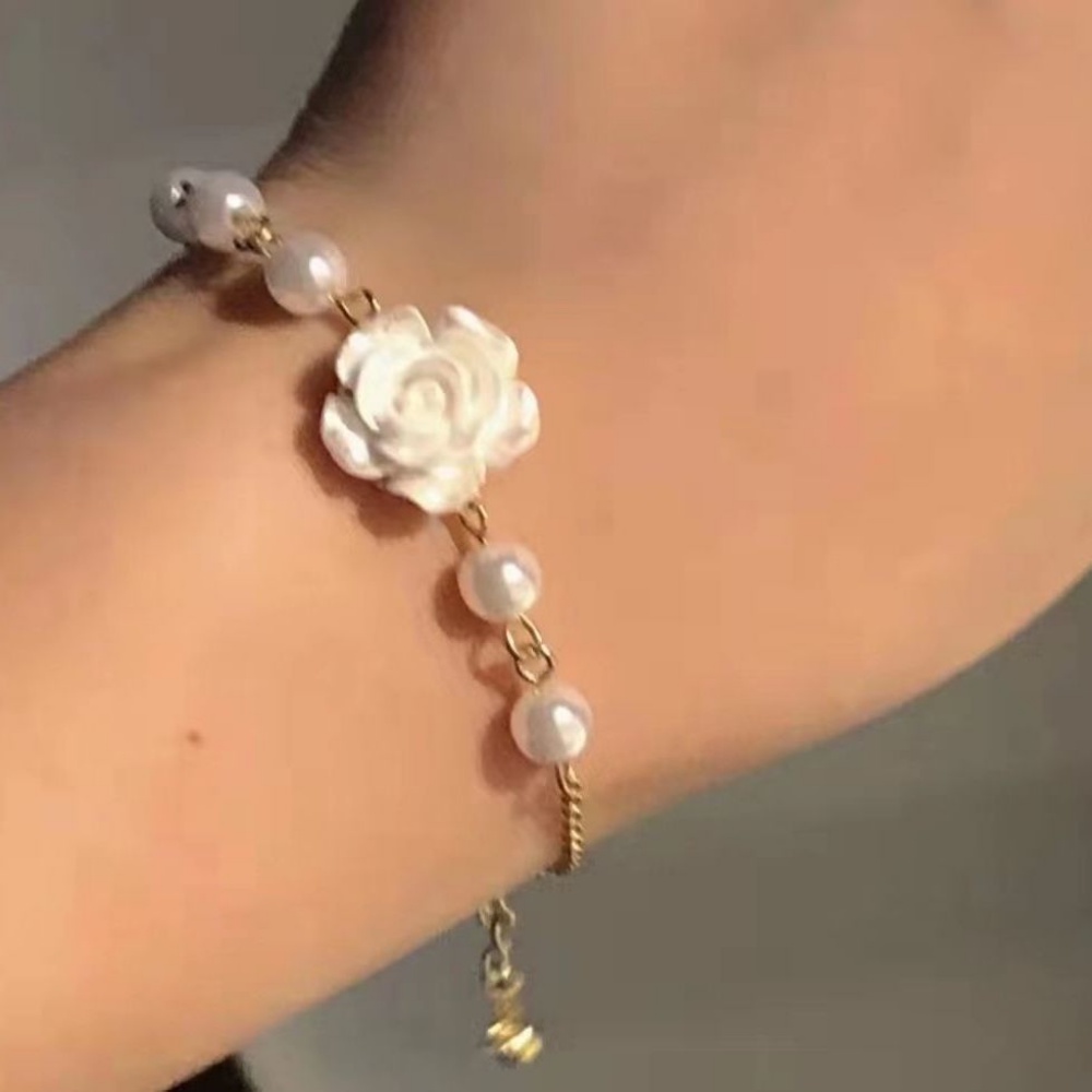 Gelang Tangan Mutiara Aksen Bunga Mawarpita Untuk Wanita