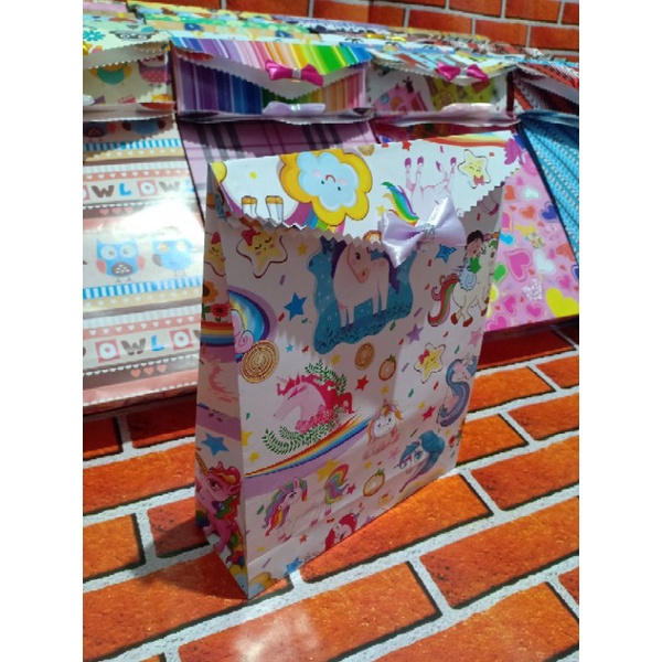 

Kantong Kertas Kado Instan Sedang ( 22 x 40 x 9 ) / Bungkus Hadiah atau Kemasan Langsung Jadi
