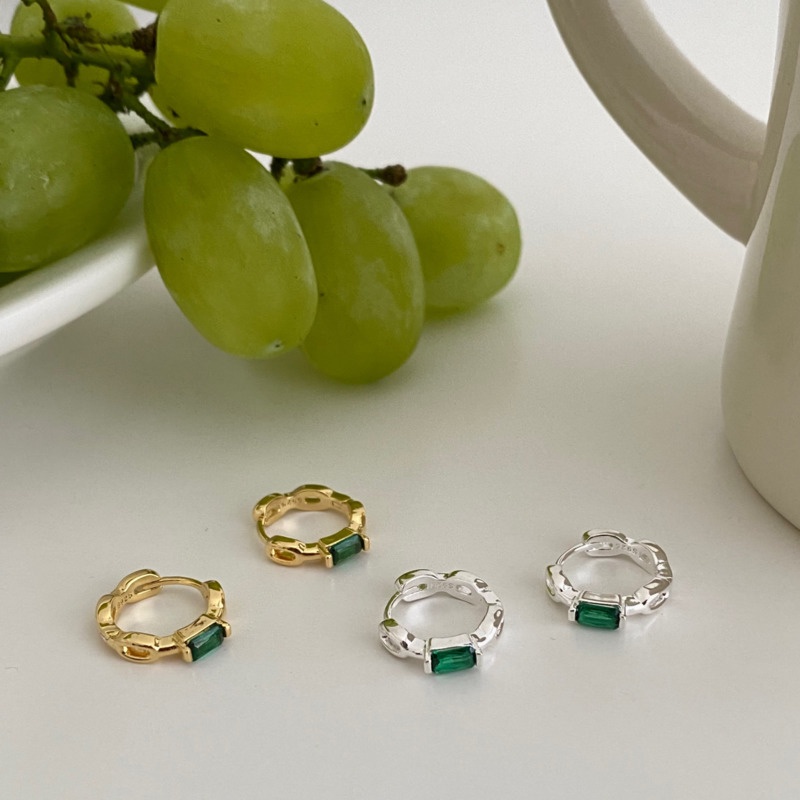 Anting Tusuk Model Cutout Dengan Batu Emerald Gaya Korea Untuk Wanita