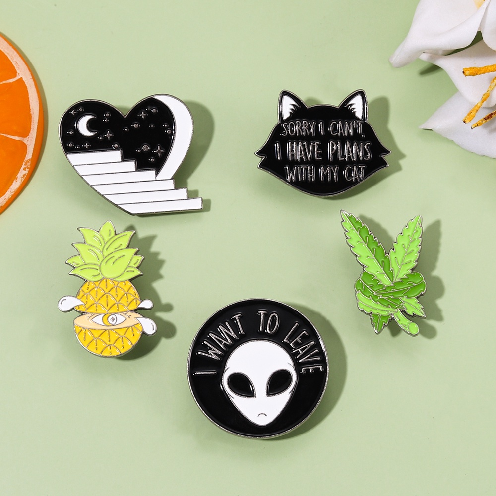 Bros Pin Enamel Desain Kartun I Want To Leave Alien Kucing Nanas Untuk Hadiah Anak
