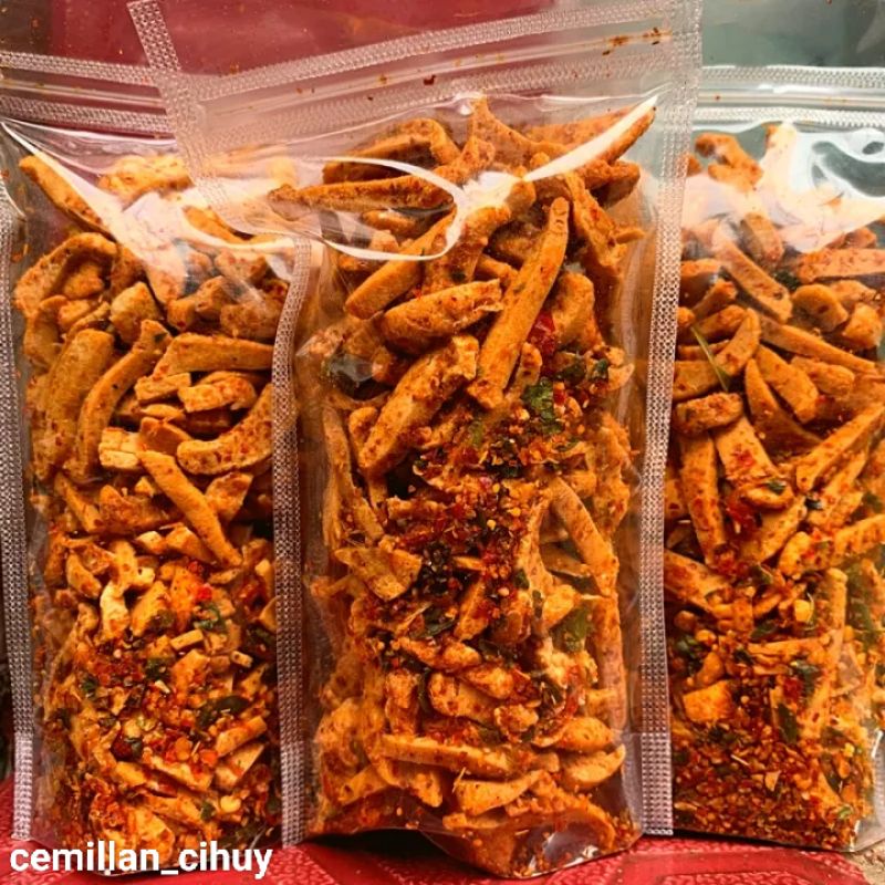 

basreng stik isi 100gram renyah pedas dengan aroma daun jeruk basre, bakso goreng viral