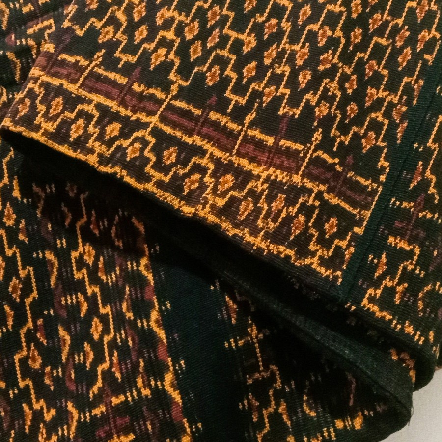 Kain Tenun Sarung Lawo NTT Ende Pewarna Alami