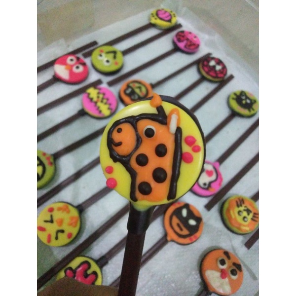 

25 pcs cokelat koin lukis random berbagai karakter lucu