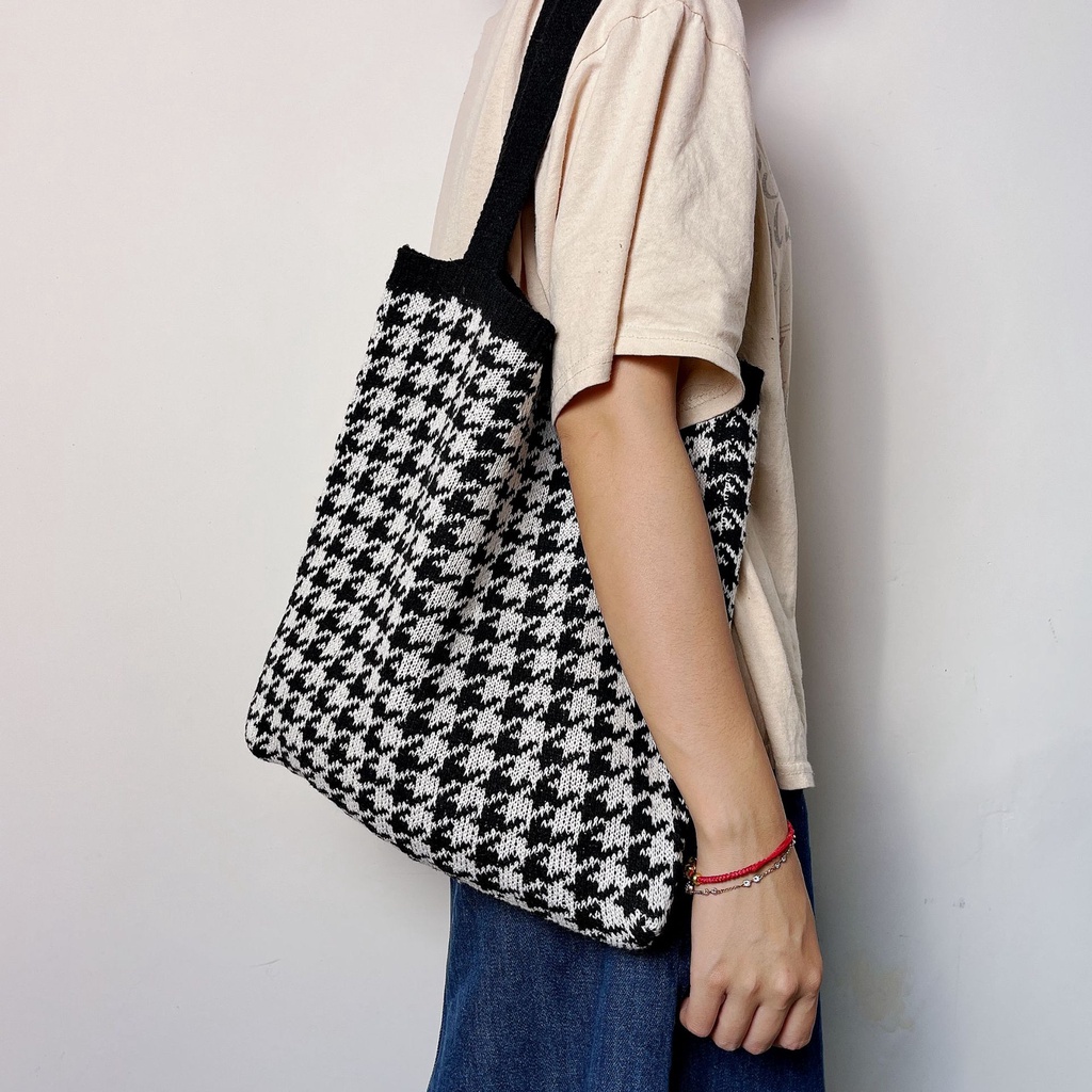 HOUNDSTOOTH KNITTED TOTEBAG / TAS RAJUT KOREA BESTSELLER