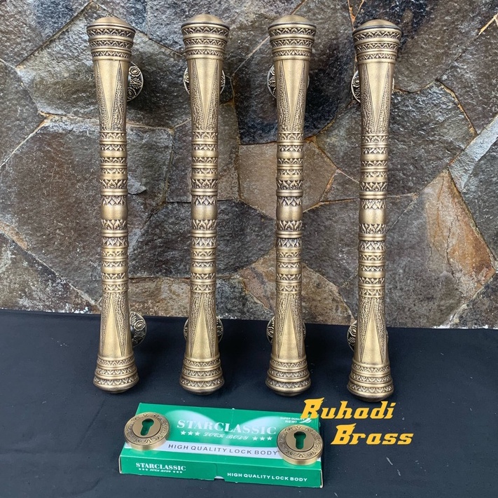 1 paket perlengkapan handle pintu rumah kuningan motif ukir antik 62 cm