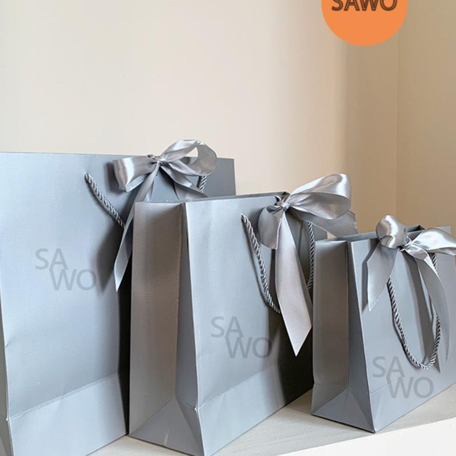 

Hot Sale - Paper Bag Silver Termasuk Pita Elegant Plastik Kado Kantong Kertas Bingkisan Hadiah !!