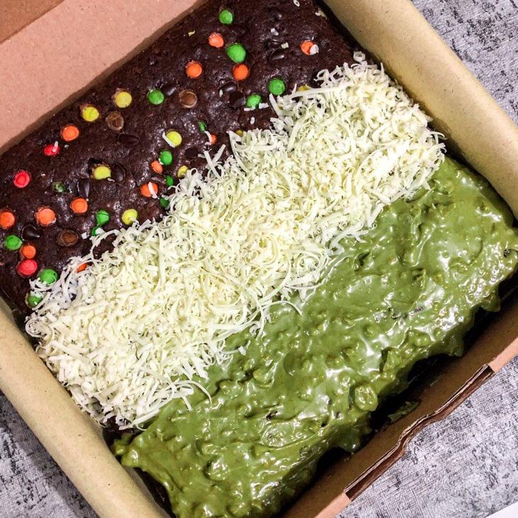 

Import ✨Terbaik✨ Gwudbrownie - Mix Large Brownie / Birthday Cake / Kue Ulang Tahun Brownis uk. 20x20cm 