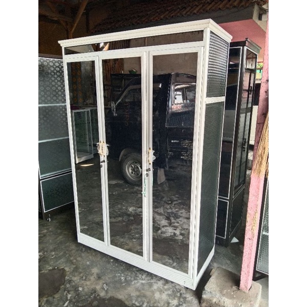 Lemari baju alumunium kaca sidoarjo berkualitas