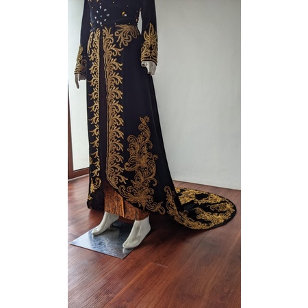 kebaya pengantin bludru sabrina