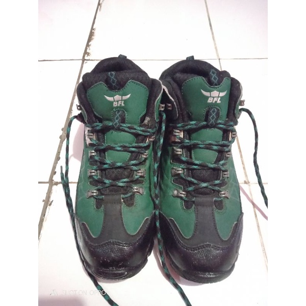 Sepatu outdoor BFL