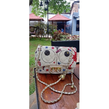 HUER ~ Urchy Eye White Sling Bag