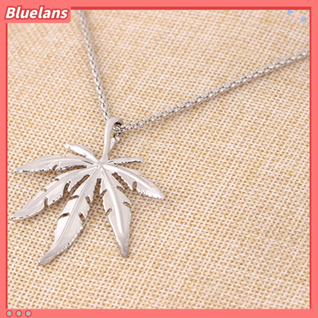 Kalung Rantai Dengan Liontin Daun Maple Untuk Wanita
