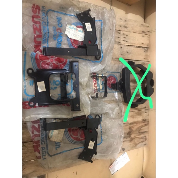 Bracket Breket Lampu Suzuki Sprinter Original NOS