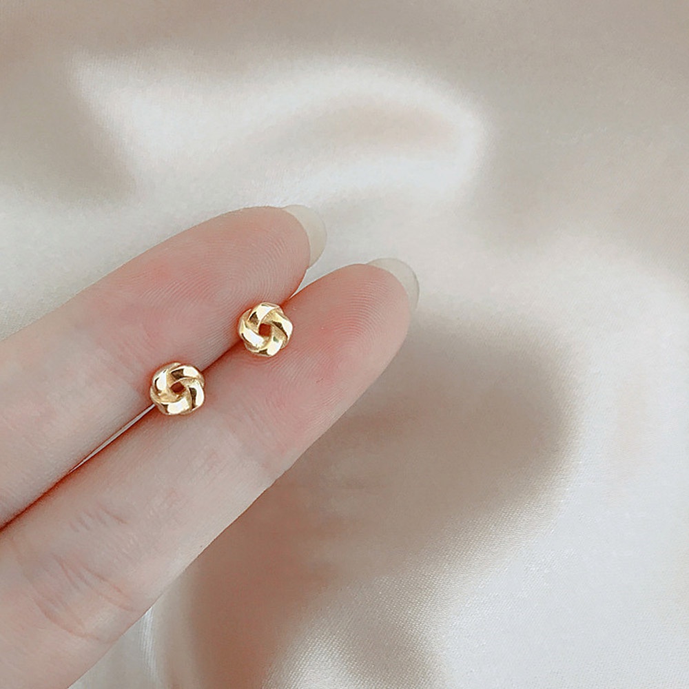 Anting Tusuk Bentuk Bulat Kecil Bahan Metal Warna Emas Untuk Wanita